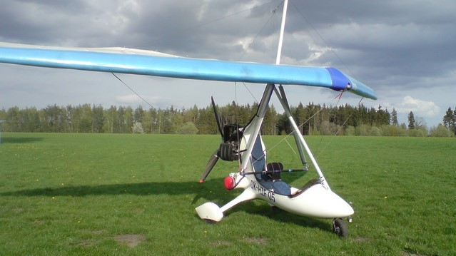 image of hang glider